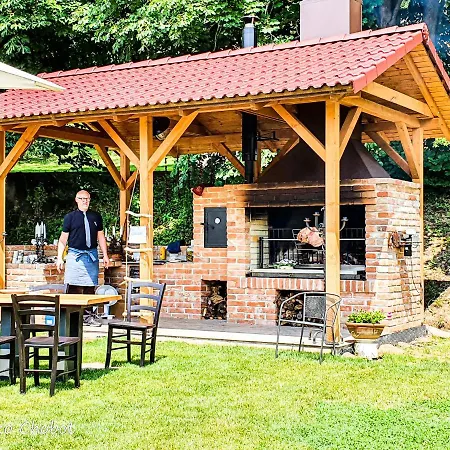 Apartment Chobot - Village Kácov