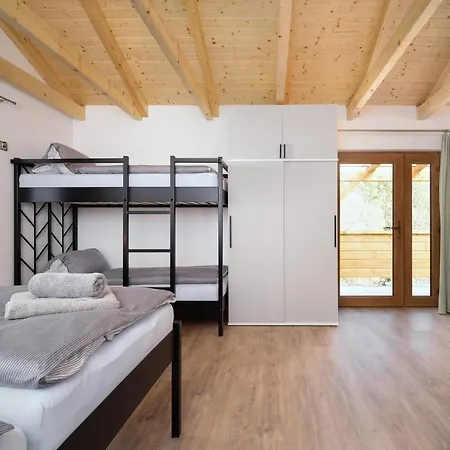 Chobot - Village Apartment *